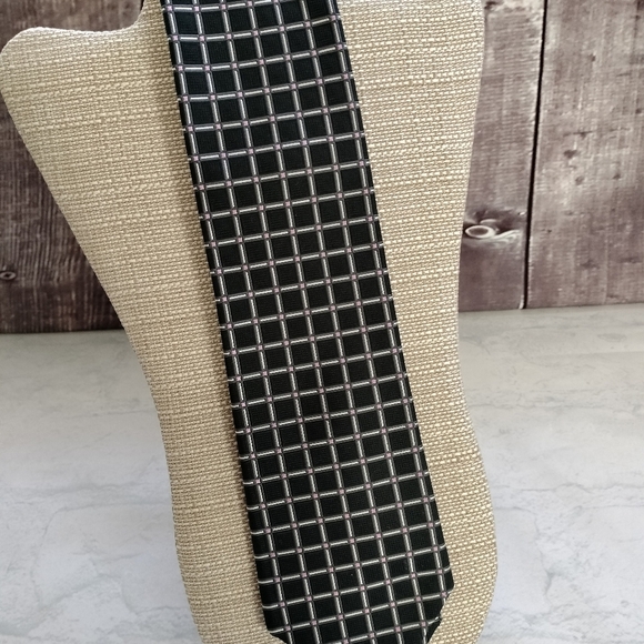 Daniel Cremieux Tie Mens Hand Made USA 100% Silk Geometric Black w/ Pink Long - Picture 6 of 10